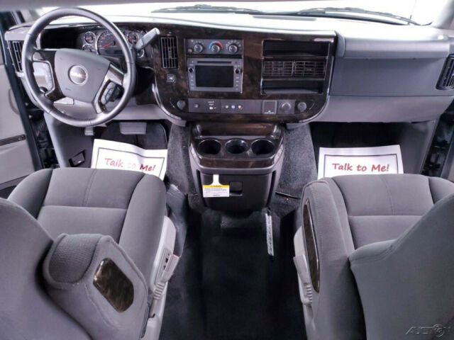 GMC Savana 2018 image number 19