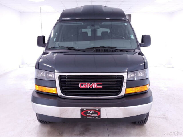 GMC Savana 2018 image number 25