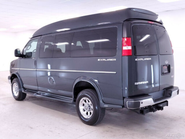 GMC Savana 2018 image number 4