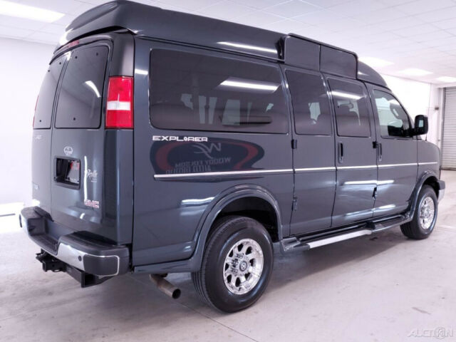 GMC Savana 2018 image number 7