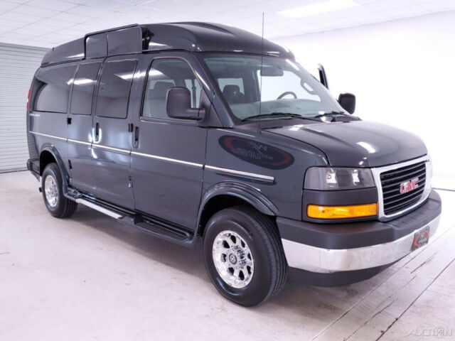 GMC Savana 2018 image number 8
