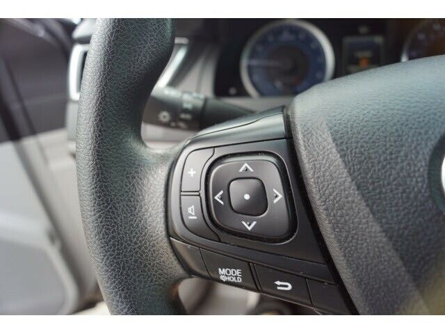 Toyota Camry 2017 image number 14