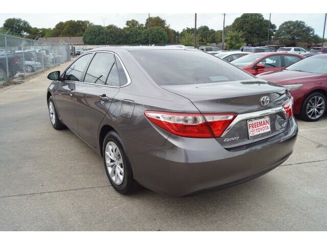 Toyota Camry 2017 image number 2