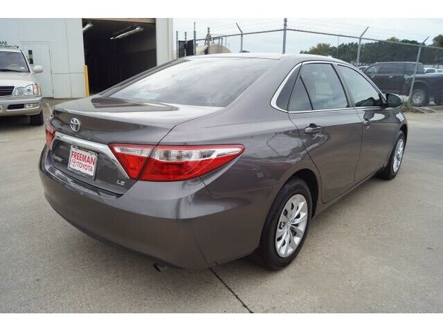 Toyota Camry 2017 image number 23