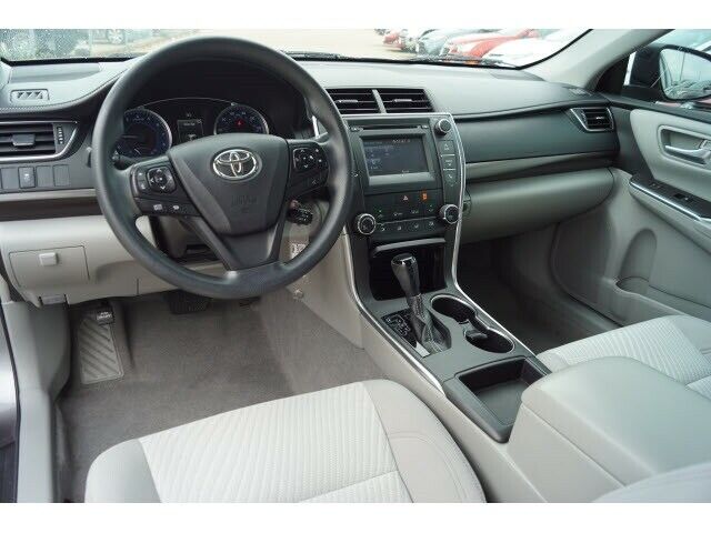 Toyota Camry 2017 image number 28