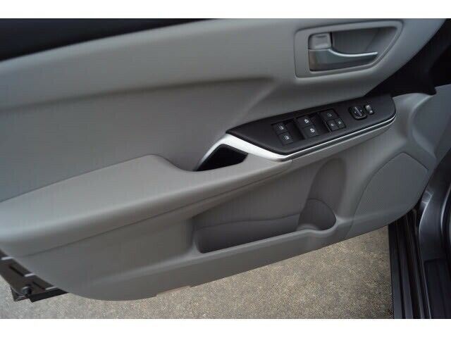 Toyota Camry 2017 image number 29