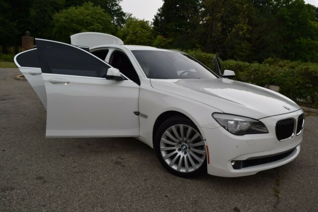 BMW 7-Series 2012 image number 19