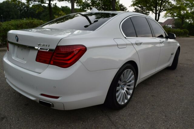 BMW 7-Series 2012 image number 4