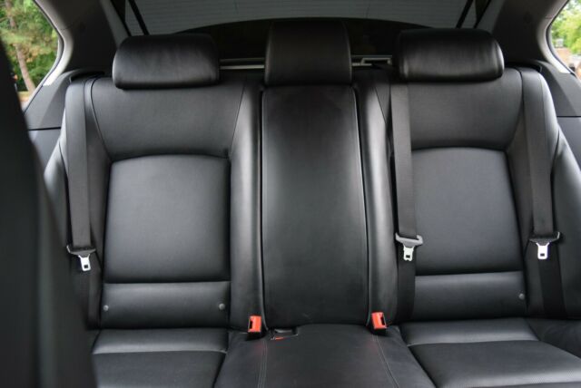 BMW 7-Series 2012 image number 40