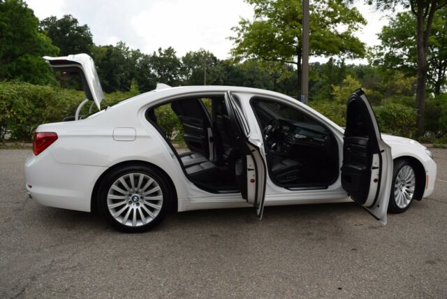BMW 7-Series 2012 image number 41