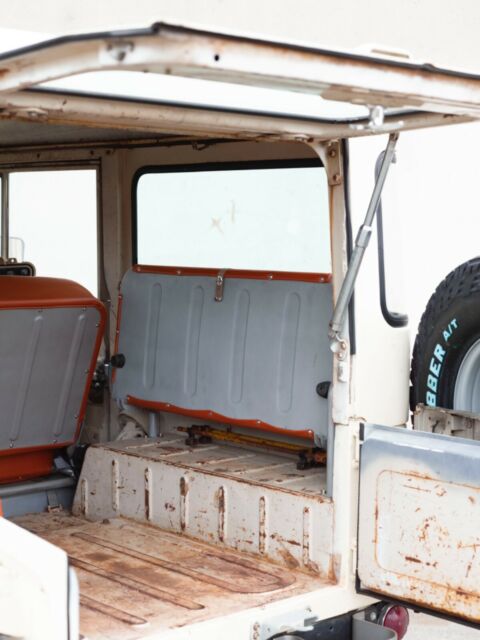Toyota Land Cruiser 1967 image number 6