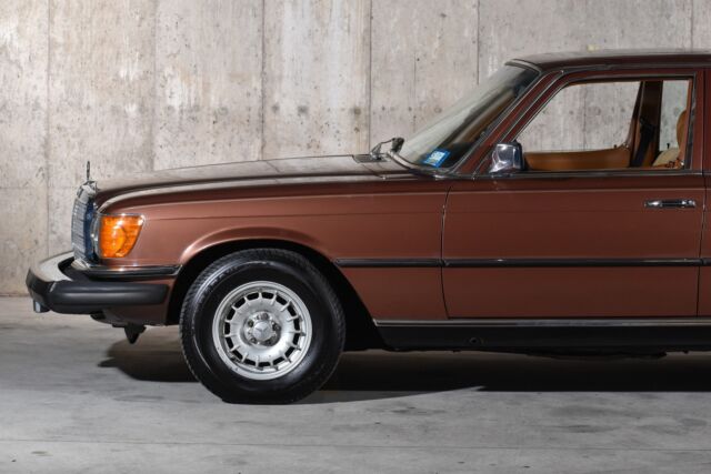 Mercedes-Benz 6.9 1977 image number 32