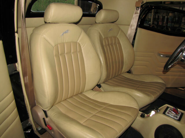 Ford Three Window Coupe 1934 image number 41