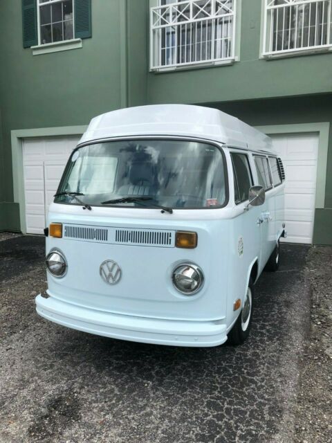Volkswagen Bus/Vanagon 1974 image number 2