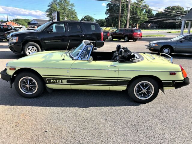 MG MGB 1977 image number 1