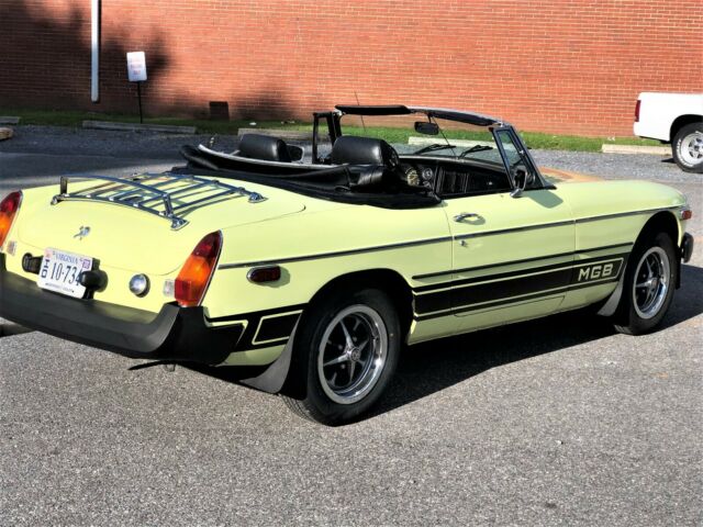 MG MGB 1977 image number 2