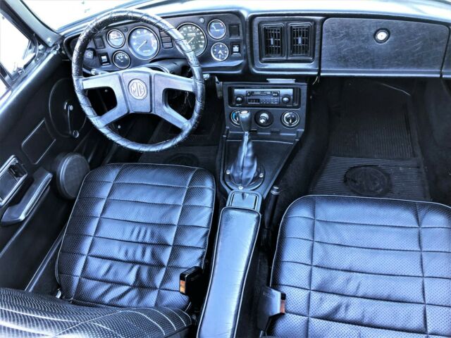 MG MGB 1977 image number 32