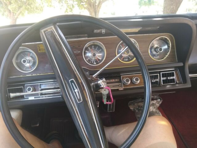 Ford Thunderbird 1970 image number 2