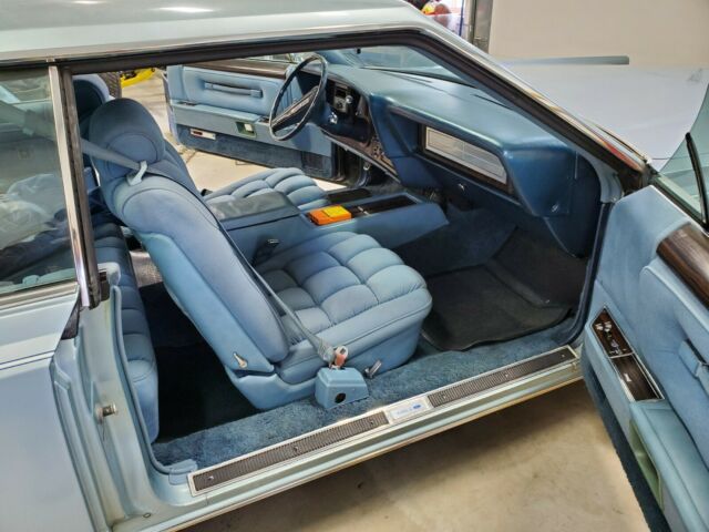 Lincoln Continental 1978 image number 19