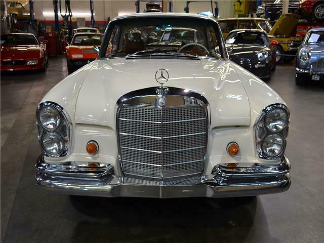 Mercedes-Benz 250 SE Coupe 1968 image number 13