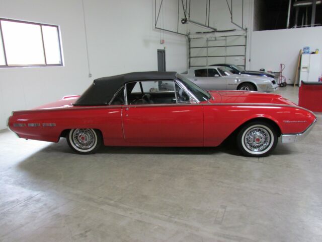 Ford Thunderbird 1962 image number 17