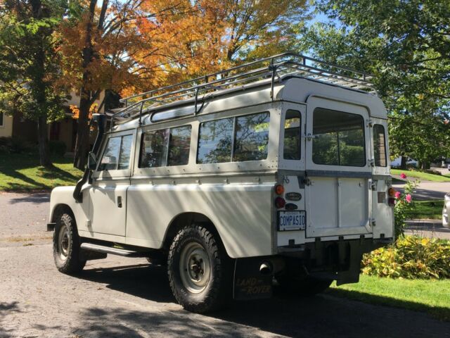 Land Rover Defender 1975 image number 0