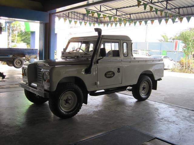 Land Rover Defender 1975 image number 1