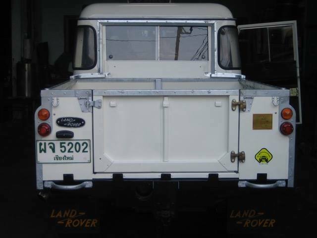Land Rover Defender 1975 image number 14