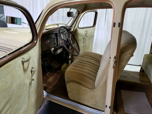 Plymouth Sedan 1936 image number 35