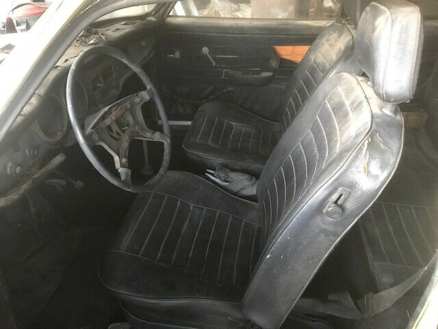 Volkswagen Karmann Ghia 1972 image number 23