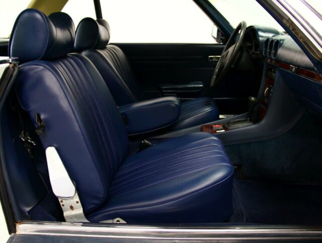 Mercedes-Benz 400-Series 1979 image number 16