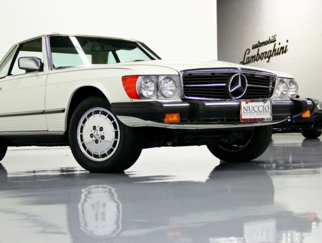 Mercedes-Benz 400-Series 1979 image number 32