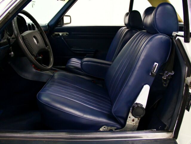 Mercedes-Benz 400-Series 1979 image number 37