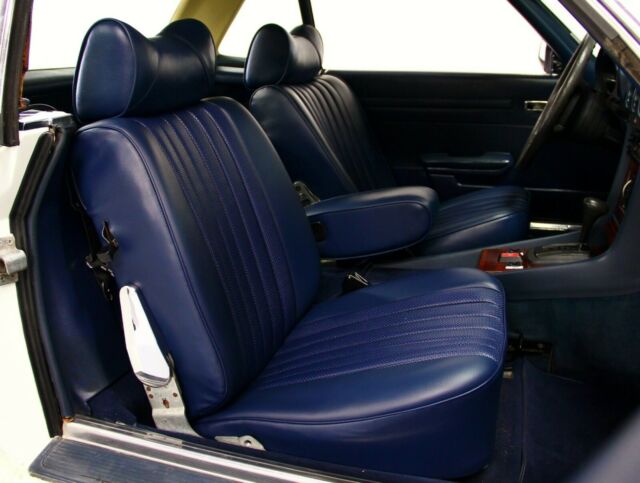 Mercedes-Benz 400-Series 1979 image number 41