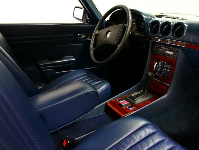 Mercedes-Benz 400-Series 1979 image number 43