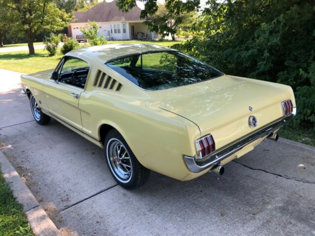 Ford Mustang 1965 image number 16