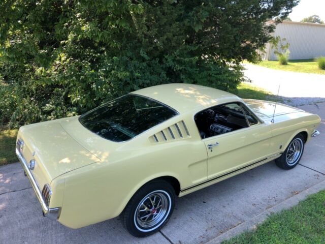 Ford Mustang 1965 image number 17