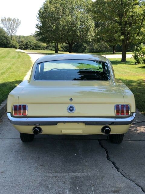 Ford Mustang 1965 image number 2