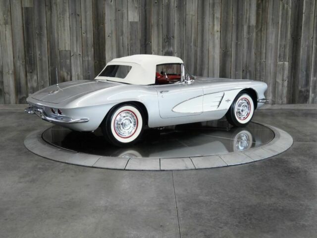 Chevrolet Corvette 1961 image number 16