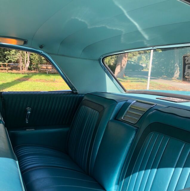 Pontiac Bonneville 1963 image number 29