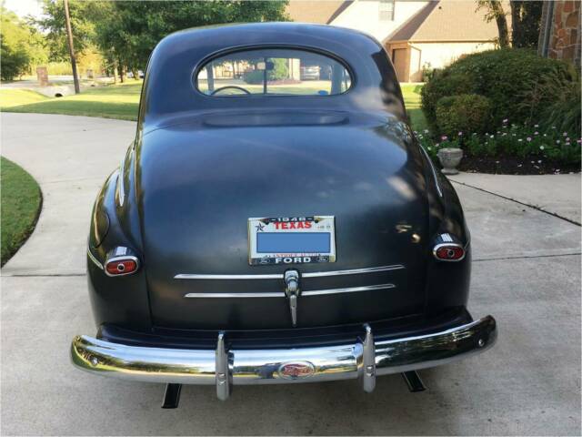 Ford Super Deluxe 1946 image number 3