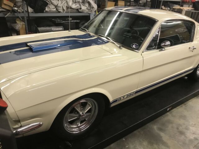 Ford Mustang 1965 image number 29
