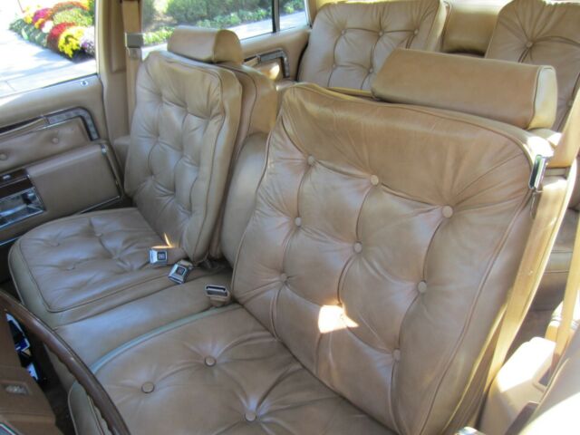 Oldsmobile Ninety-Eight 1977 image number 23
