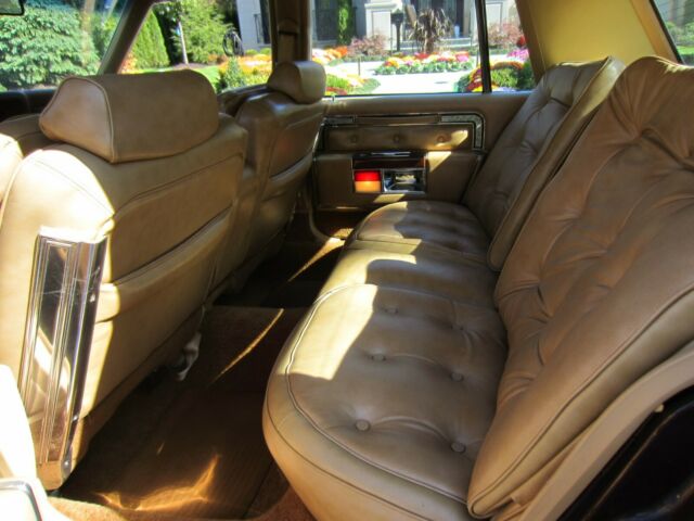 Oldsmobile Ninety-Eight 1977 image number 4