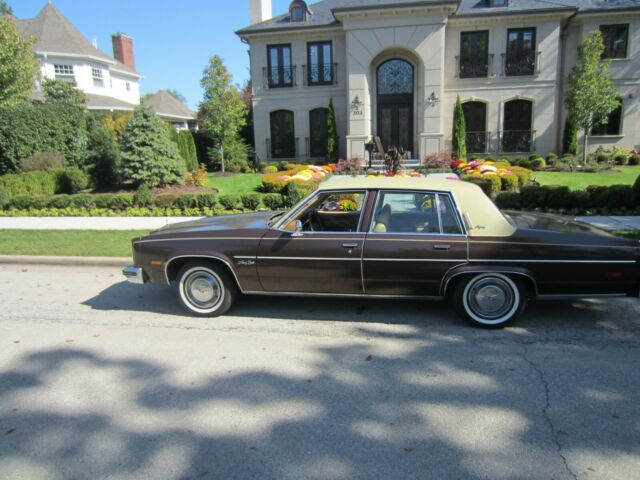 Oldsmobile Ninety-Eight 1977 image number 9