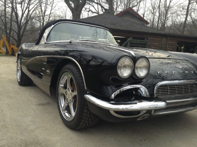 Chevrolet Corvette 1961 image number 1