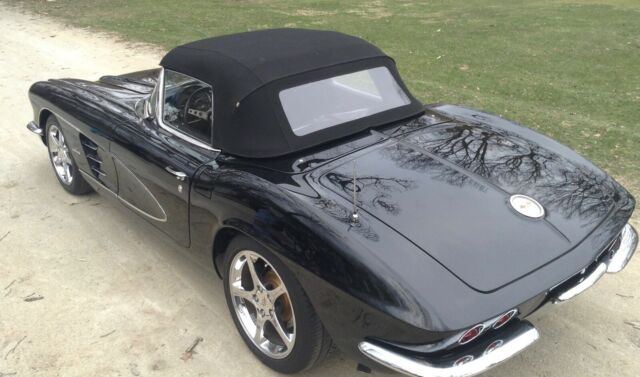 Chevrolet Corvette 1961 image number 18