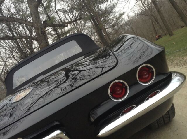 Chevrolet Corvette 1961 image number 20