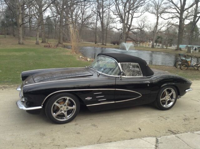 Chevrolet Corvette 1961 image number 24