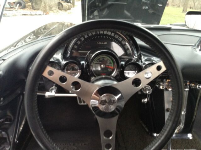 Chevrolet Corvette 1961 image number 30